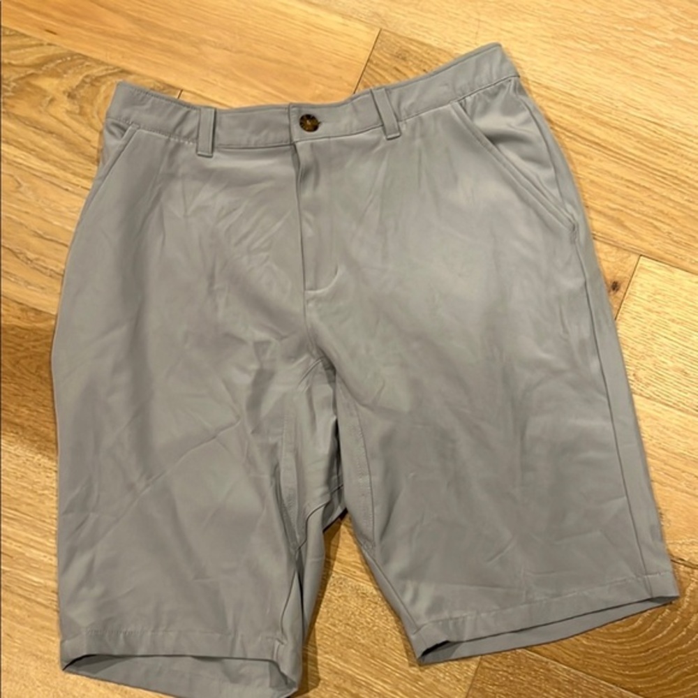 33,000 ft‎ Gray Flat Front Knee-Length Shorts with Belt Loops golf size 32